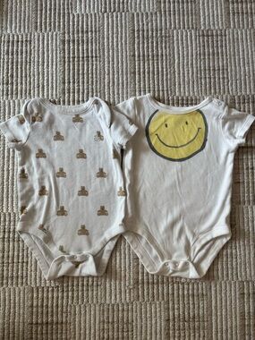 2 baby bodysuits